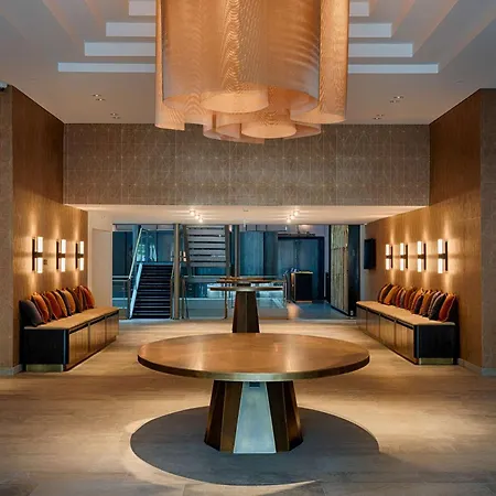 Radisson Blu Senator Hotel, Hotell