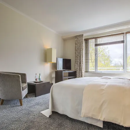 Radisson Blu Senator Hotel, Hotell