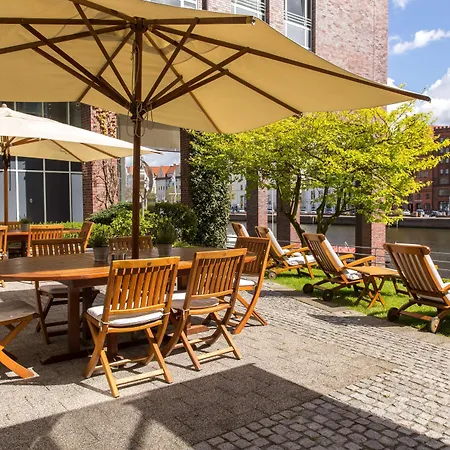 Radisson Blu Senator Hotel, Hotel