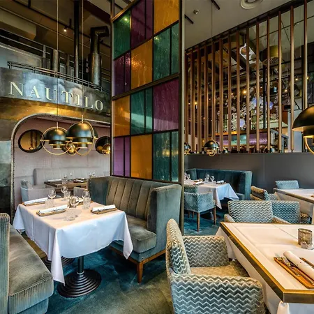 Radisson Blu Senator Hotel, Hotel