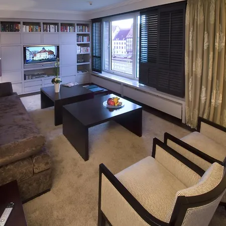 Radisson Blu Senator Hotel, Hotell 5*