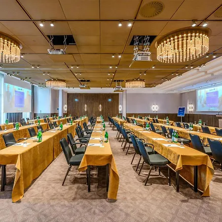Radisson Blu Senator Hotel, Hotel 5*