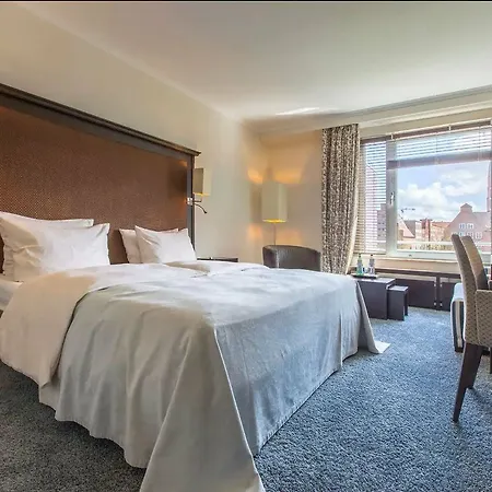 Hotel Radisson Blu Senator Hotel, 5*