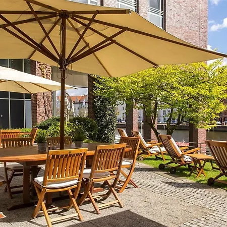 Radisson Blu Senator Hotel, Ξενοδοχείο 5*