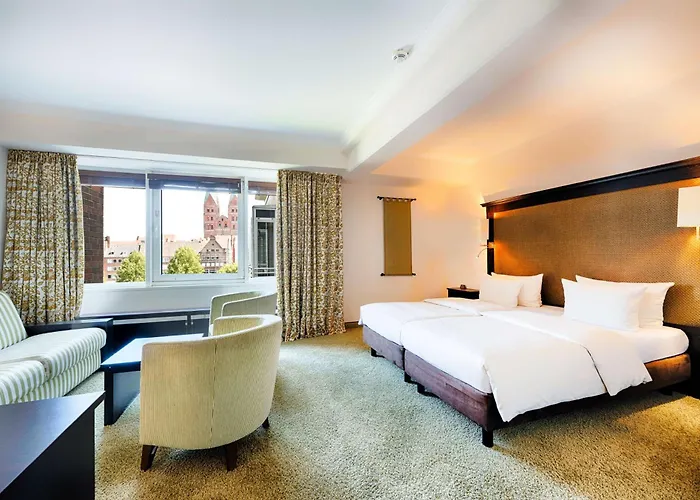 Radisson Blu Senator Hotel, Hotell