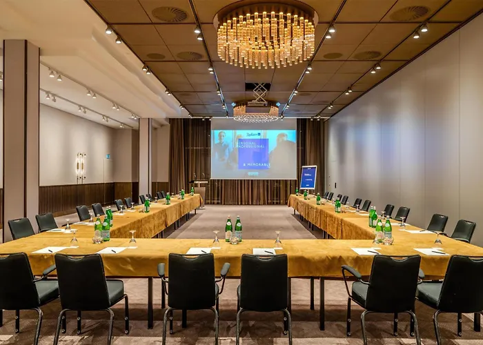 Radisson Blu Senator Hotel, Hotell