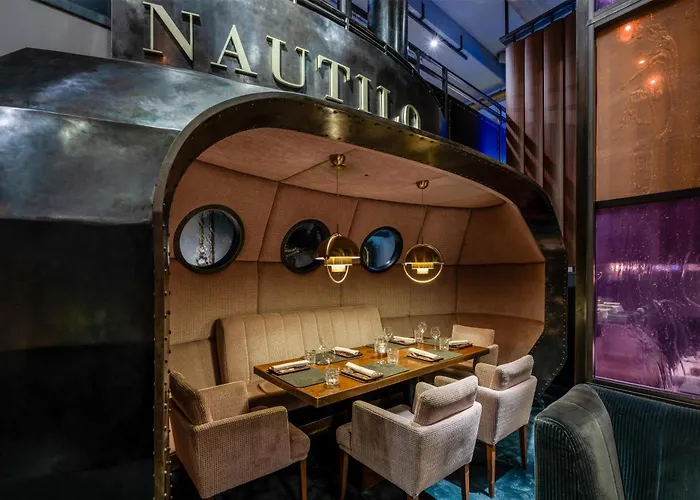 Radisson Blu Senator Hotel, Hotel