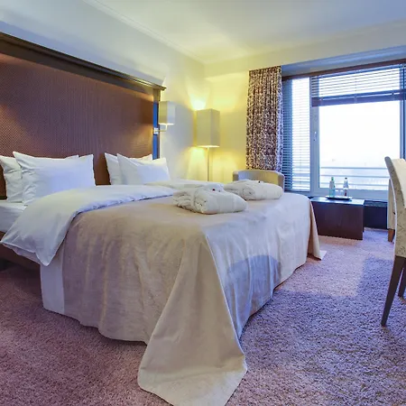 Radisson Blu Senator Hotel, 5*