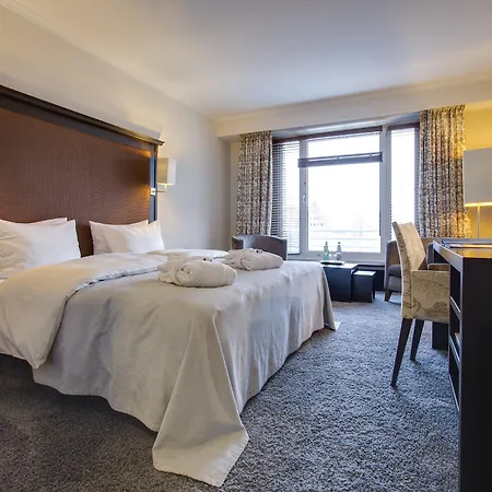 Radisson Blu Senator Hotel, 5*