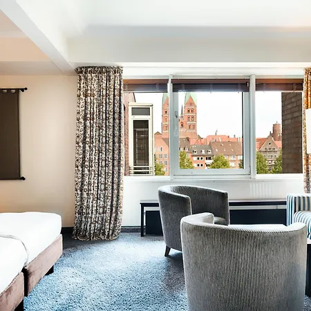 Radisson Blu Senator Hotel, Hotel 5*